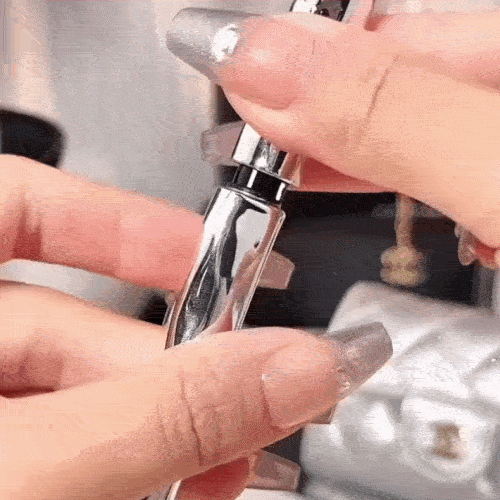 Mascară Aplicator Metalic Rezistentă la Apă – Efect de Alungire și Curbare Naturală